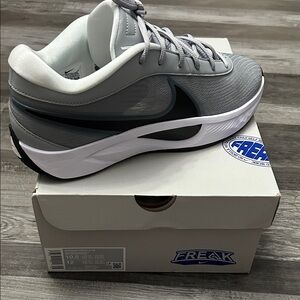 Nike Men's Gray and White Athletic Sneakers